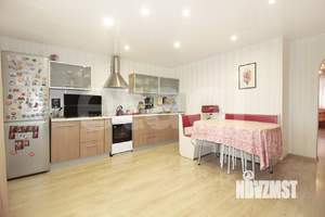 Дом 450м&sup2;, 3-этажный, участок 8 сот.  