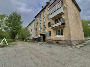 2-к квартира, вторичка, 43м2, 1/4 этаж
